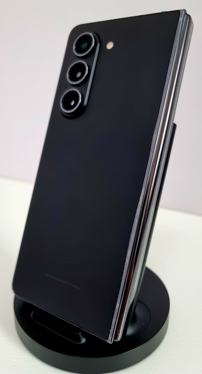 Samsung Z Fold 5 5G 12/512Гб, Без коробки / не работает внутренний экран, Графитовый - БУ