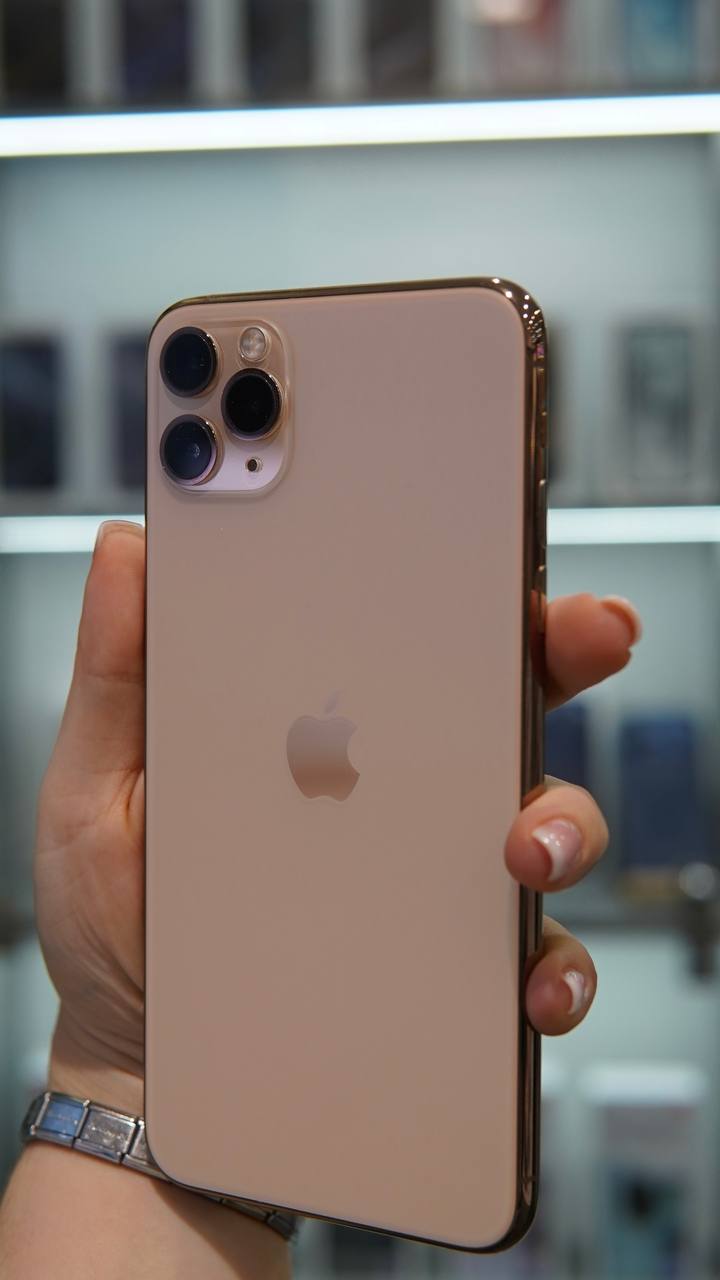 iPhone 11 Pro Max 256Гб Золотой (69%) - Б/У . .