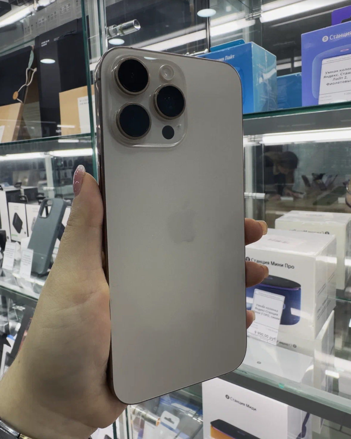 iPhone 16 Pro Max 256Гб, 1 sim + eSIM / 95%, Пустынный титан - Б/У . . +