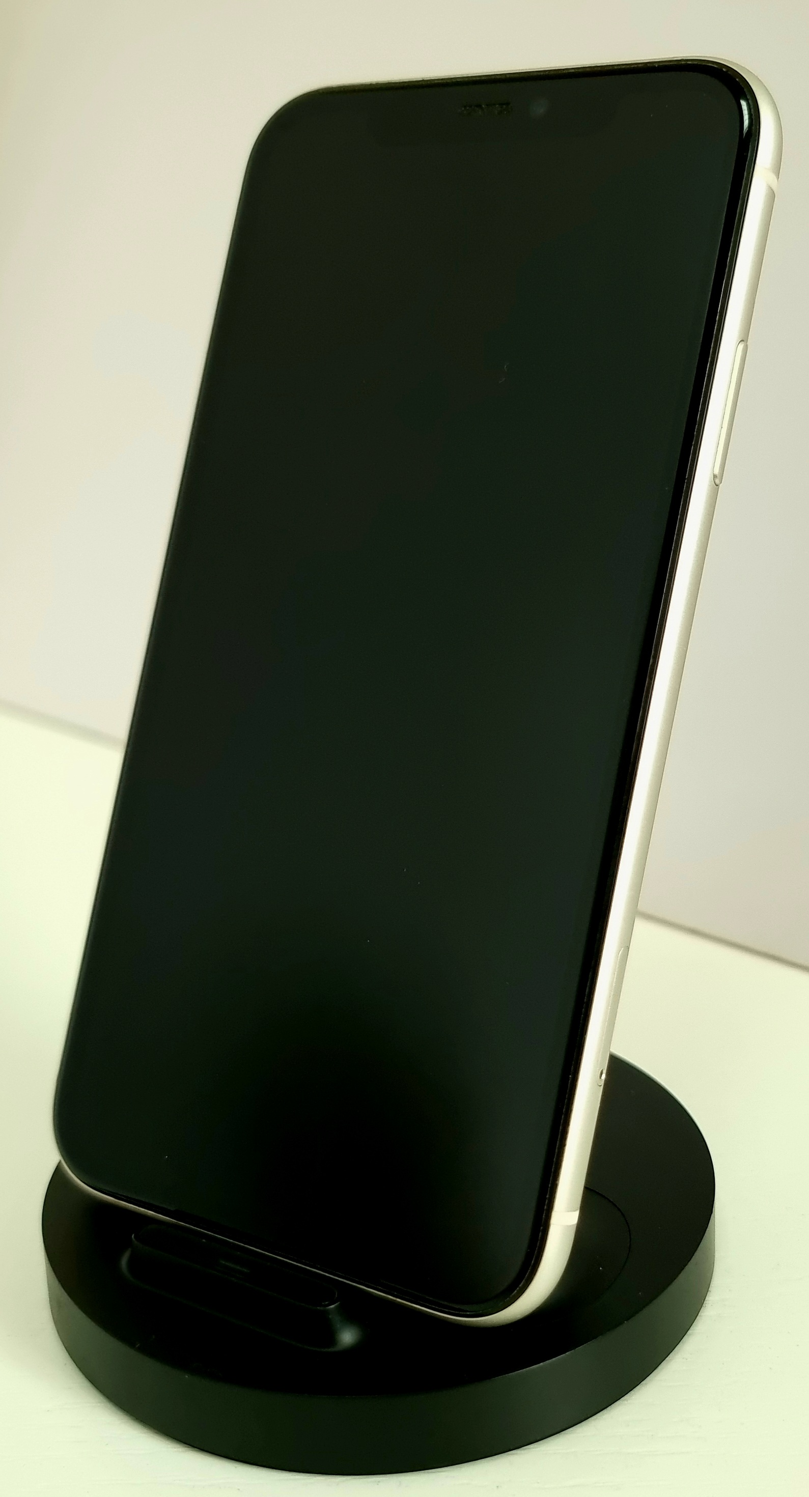 iPhone 11 128Гб, (77% / Без коробки / Темные полосы на экране), Белый - Б/У . . +