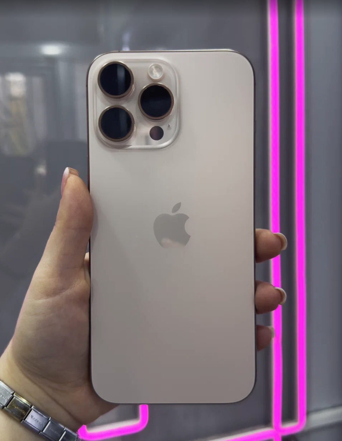 iPhone 16 Pro Max 512Гб, 1 sim + eSIM / 97%, Пустынный титан - Б/У . . .