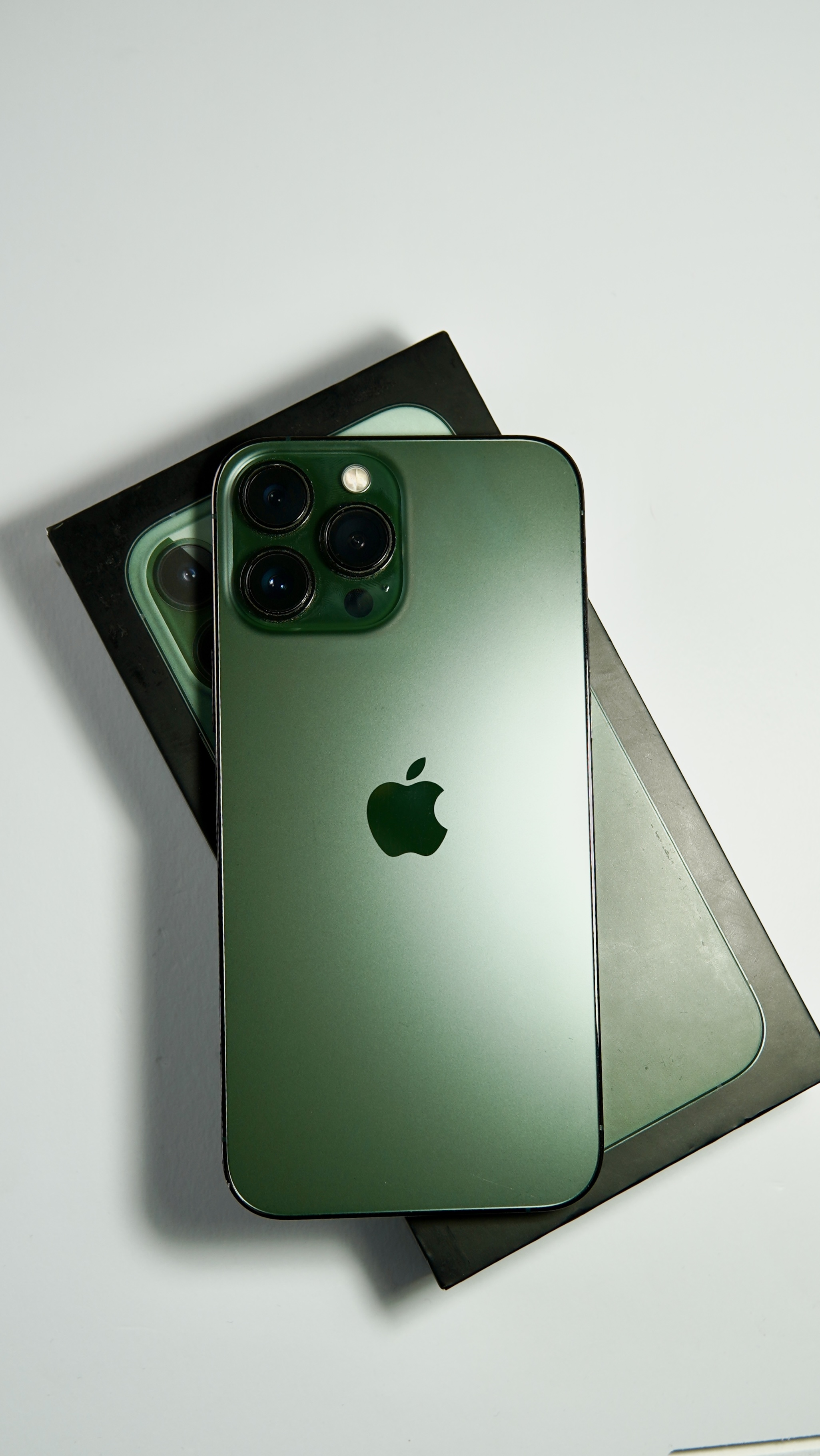 iPhone 13 Pro Max 256Gb Альпийский зеленый (77%) - Б/У . . +