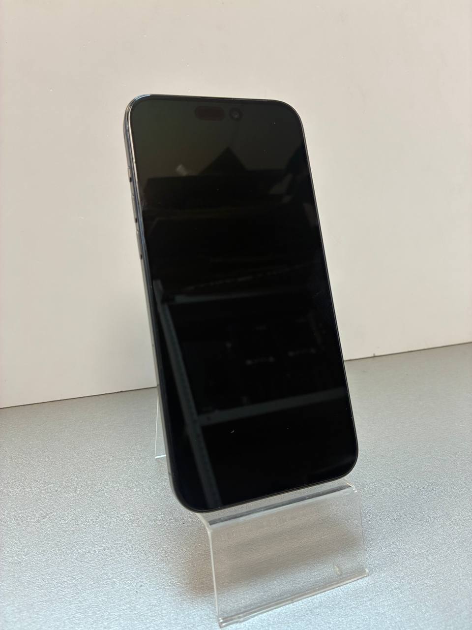 iPhone 15 Pro Max 256Гб Черный титан ( 1 SIM + eSIM / 89% / заменен дисплей / не работает фронтальная камера) - БУ . . + +