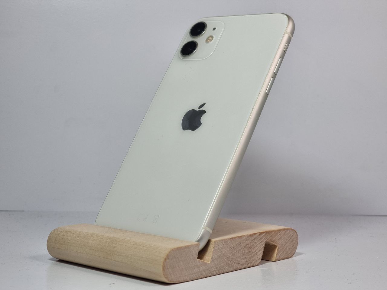 iPhone 11 128Гб Белый (73% / без коробки) RU - Б/У . . +