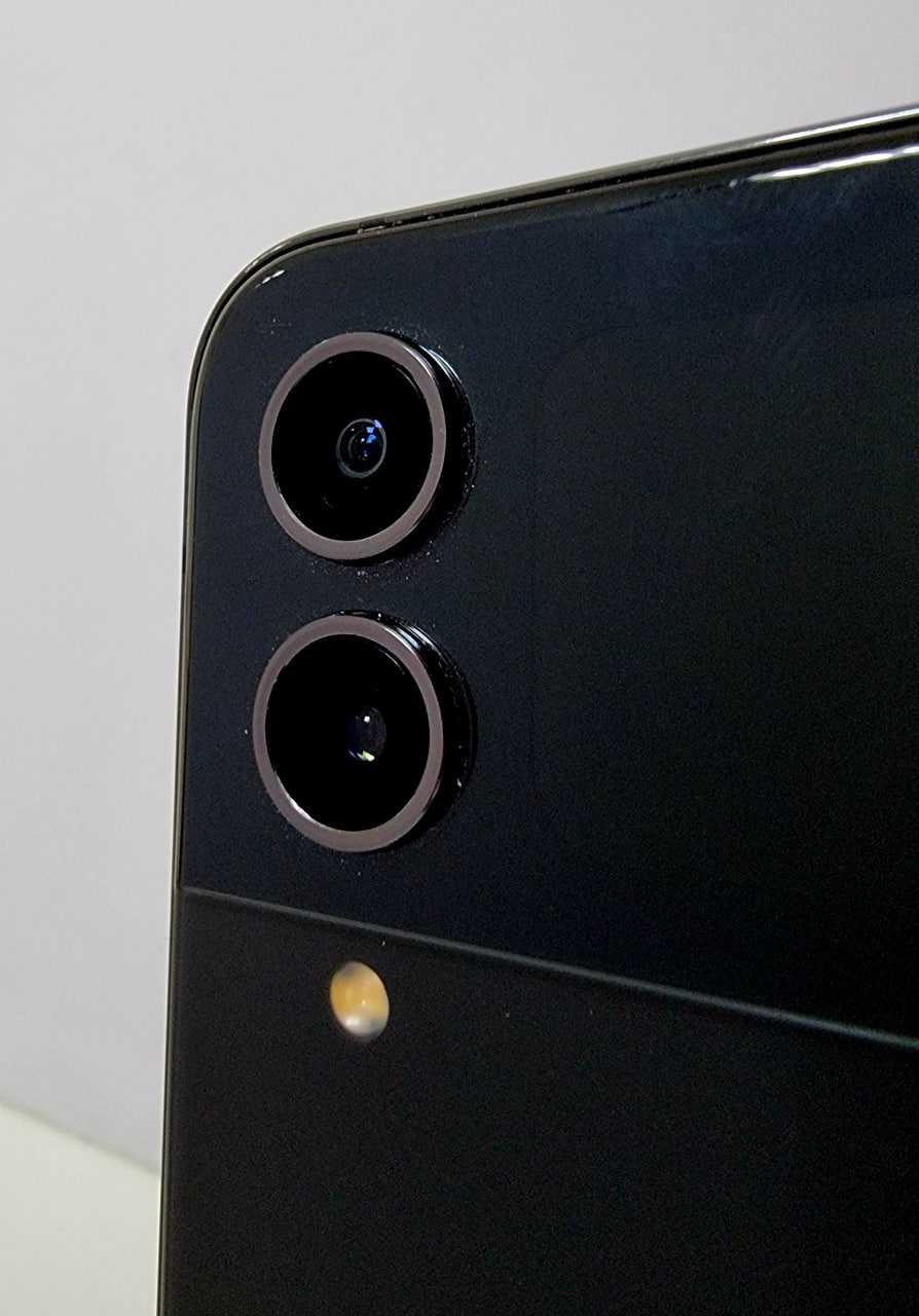 Samsung Galaxy Z Flip4 5G 8/128Гб, не работает внутренний экран, Графит - БУ