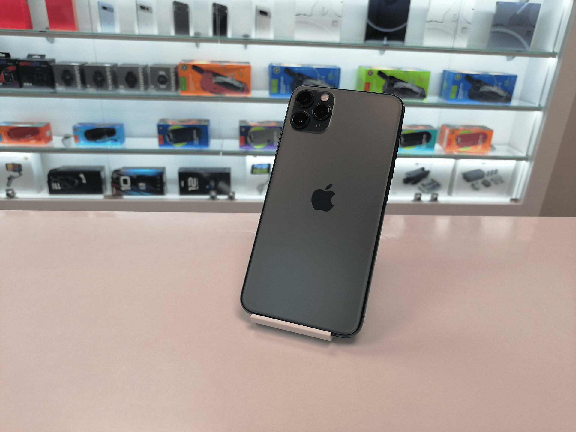 iPhone 11 Pro Max 256Гб Зеленый (82% / Без коробки / Не работает фонарик) RU - Б/У . . +