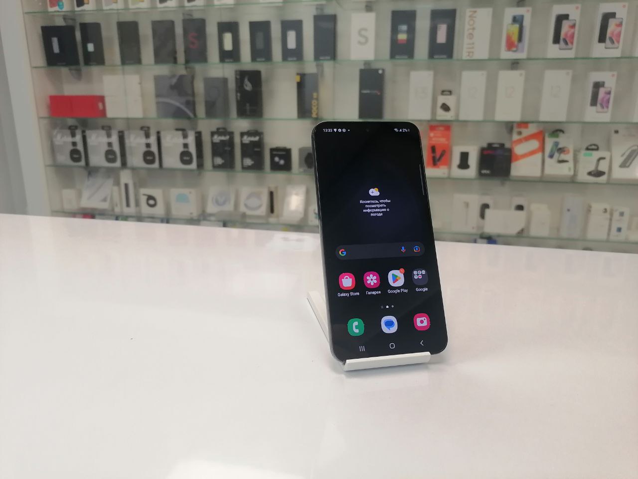 Samsung Galaxy S23 8/256Гб, мерцает экран, Черный - БУ