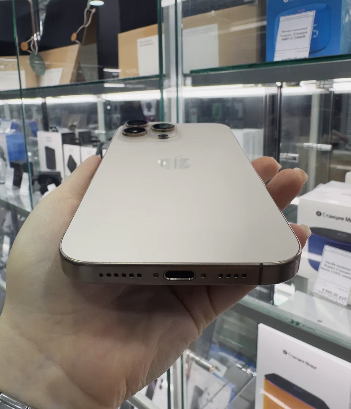 iPhone 16 Pro Max 256Гб, 1 sim + eSIM / 95%, Пустынный титан - Б/У . . +