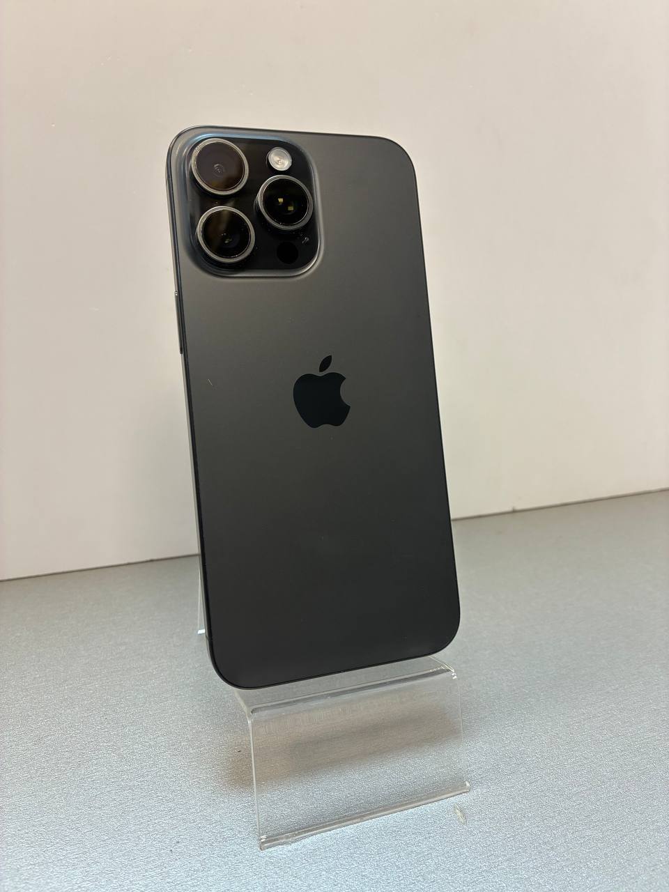 iPhone 15 Pro Max 256Гб Черный титан ( 1 SIM + eSIM / 89% / заменен дисплей / не работает фронтальная камера) - БУ . . + +