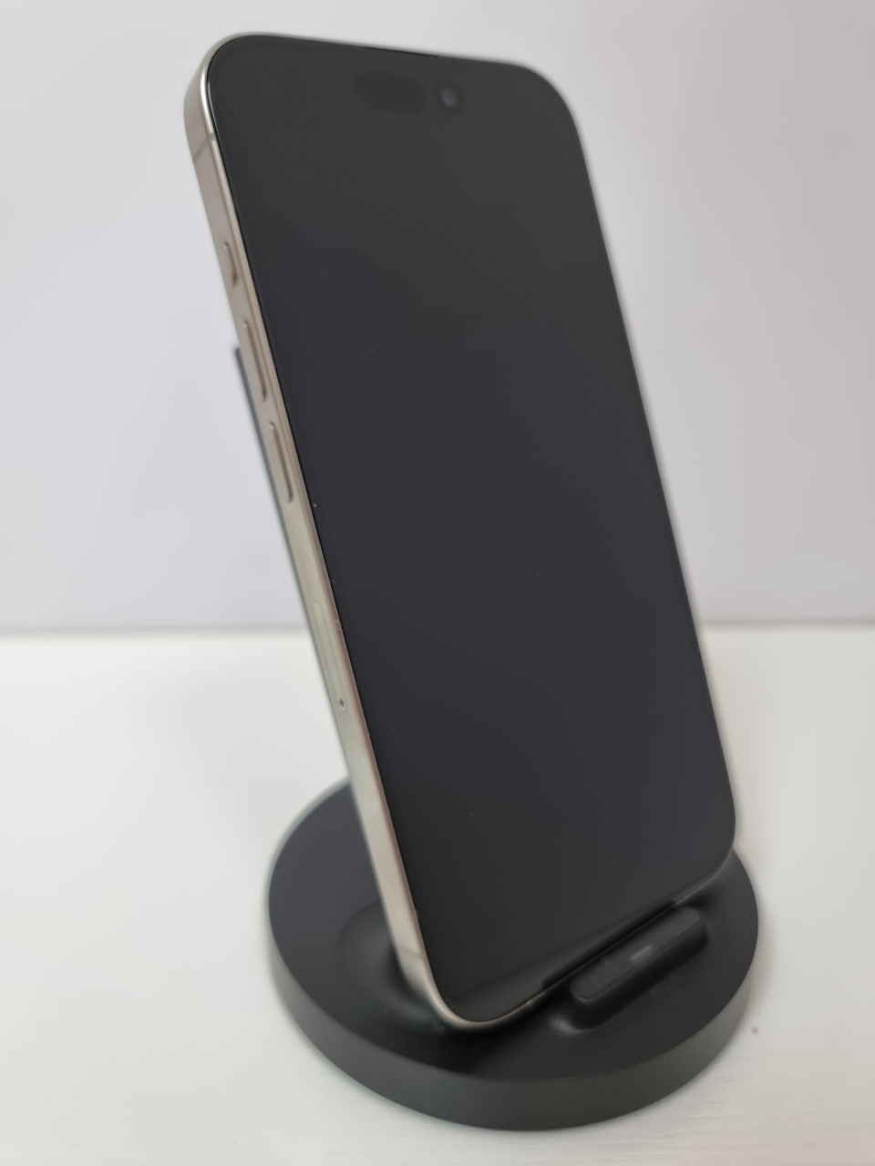 iPhone 15 Pro 256Гб, 1 sim + eSIM / 87% / без коробки / заменен дисплей, Натуральный титан - БУ . . + +