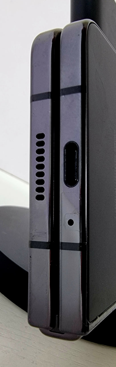 Samsung Z Fold 5 5G 12/512Гб, Без коробки / не работает внутренний экран, Графитовый - БУ