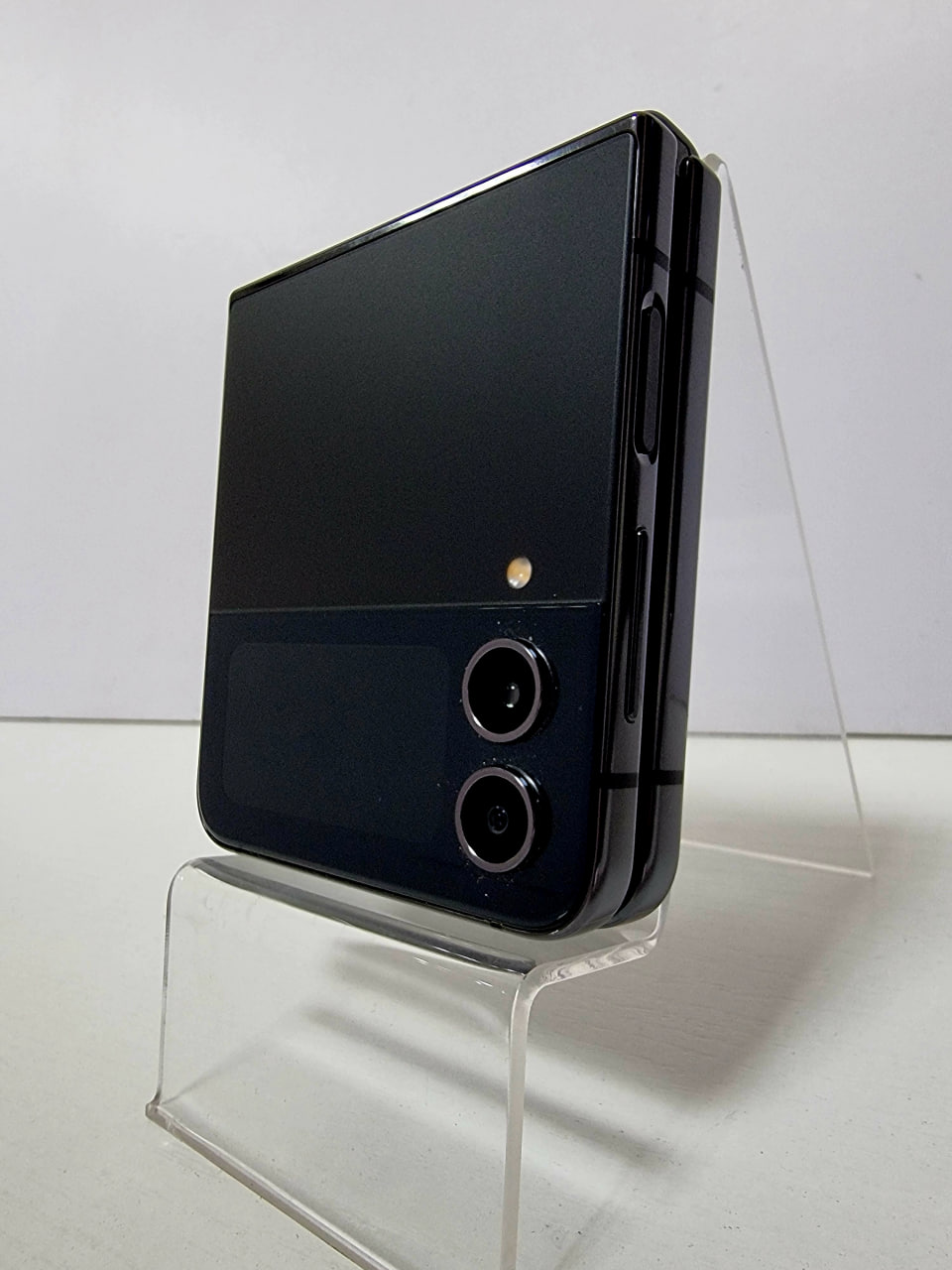 Samsung Galaxy Z Flip4 5G 8/128Гб, не работает внутренний экран, Графит - БУ