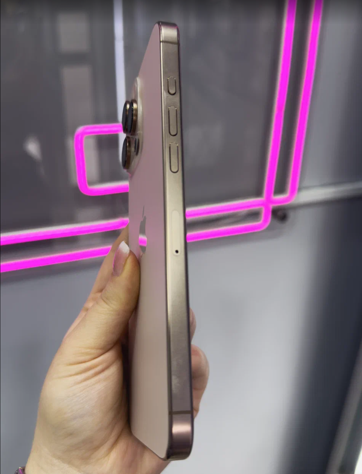 iPhone 16 Pro Max 512Гб, 1 sim + eSIM / 97%, Пустынный титан - Б/У . . .