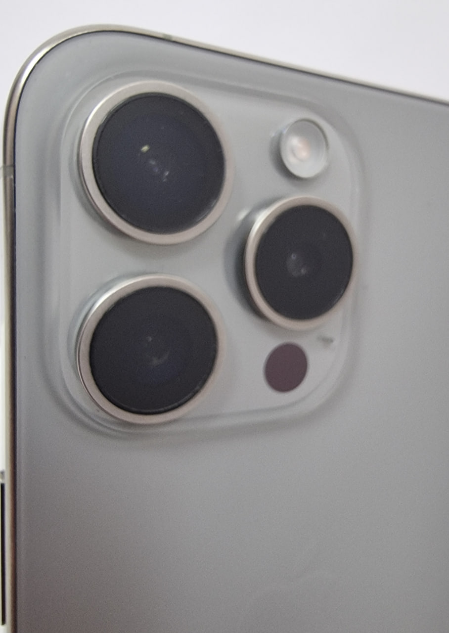 iPhone 15 Pro 256Гб, 1 sim + eSIM / 87% / без коробки / заменен дисплей, Натуральный титан - БУ . . + +