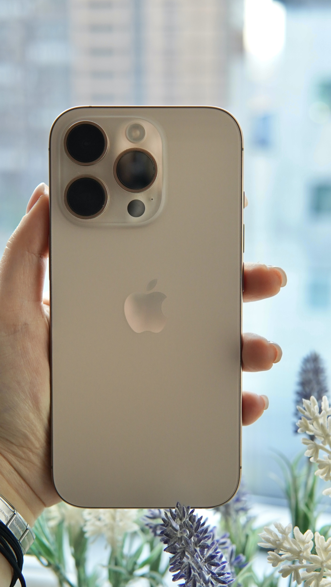 Смартфон Apple iPhone 16 Pro 128Гб, 1sim + eSIM / 98%, Пустынный титан - Б/У  . . .