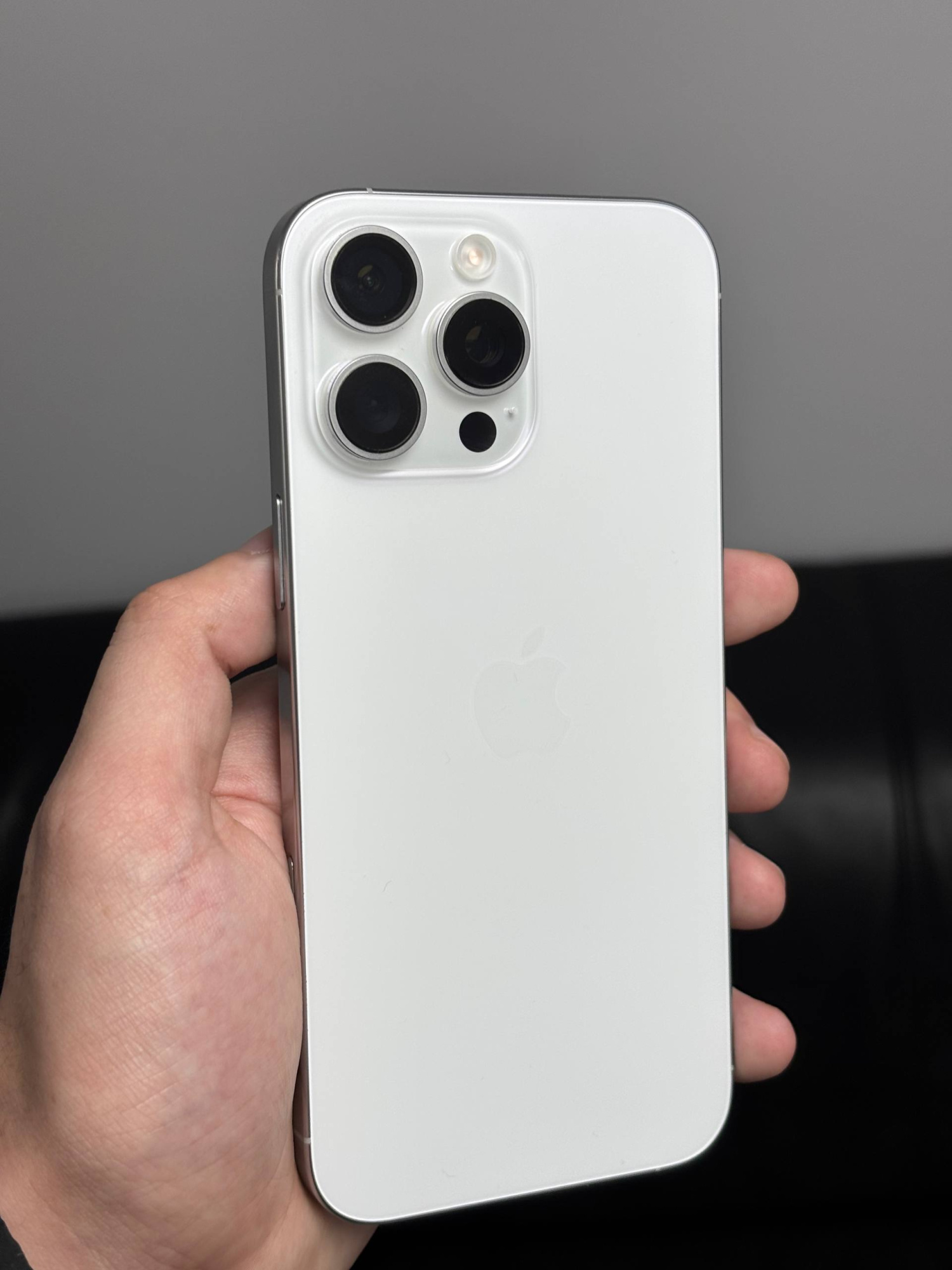 iPhone 16 Pro Max 512Гб, 1 sim + eSIM / 100%, Белый титан - Б/У . . .