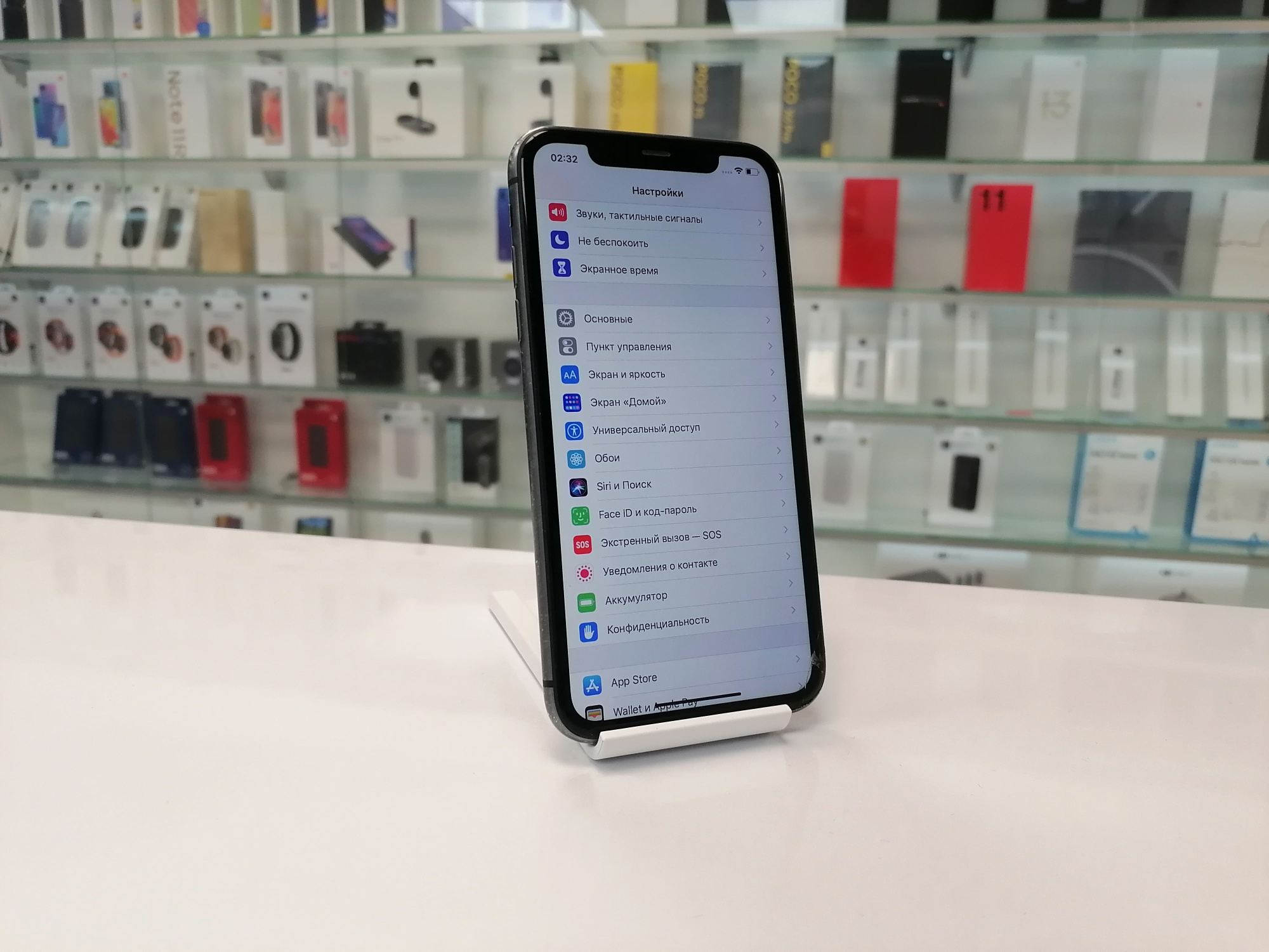 iPhone 11 128Гб (70%) RU, Черный - Б/У . . (трещина в нижней части экрана)