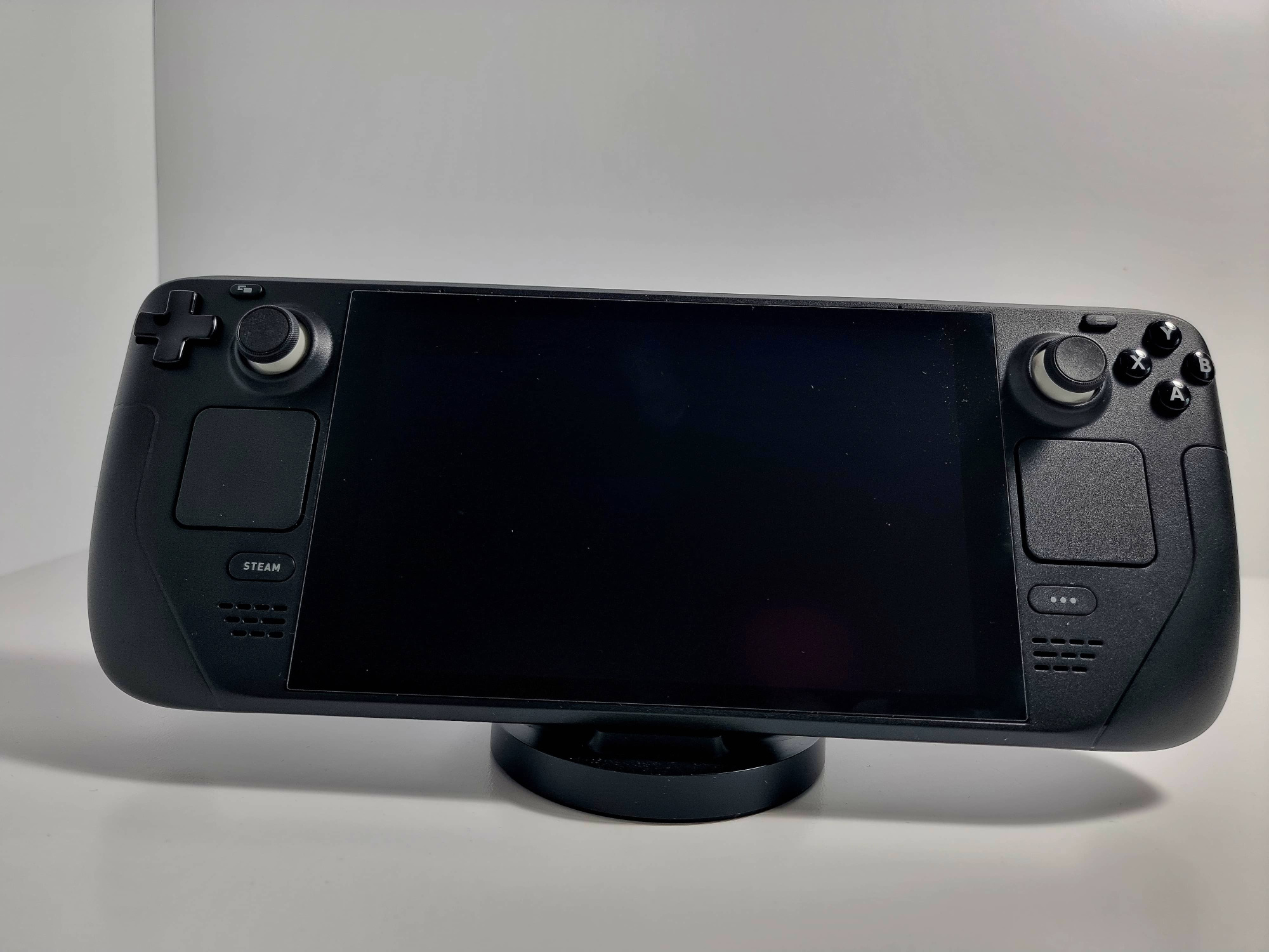 Портативная игровая приставка Steam Deck 64Гб - Б/У (иногда зависает, появляется черный экран)