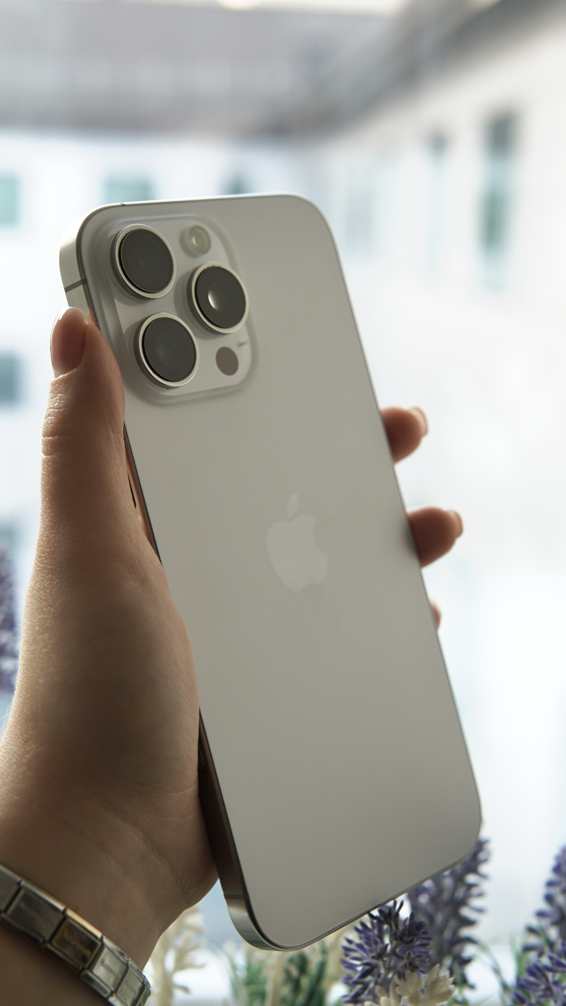 iPhone 16 Pro Max 1Тб, 1 sim + eSIM / 100%, Белый титан - Б/У . . .