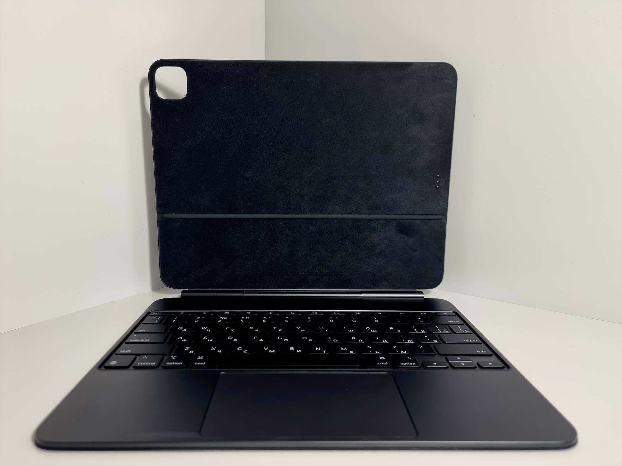 Чехол-клавиатура Apple Magic Keyboard для iPad Pro 13" M4, Черный - БУ