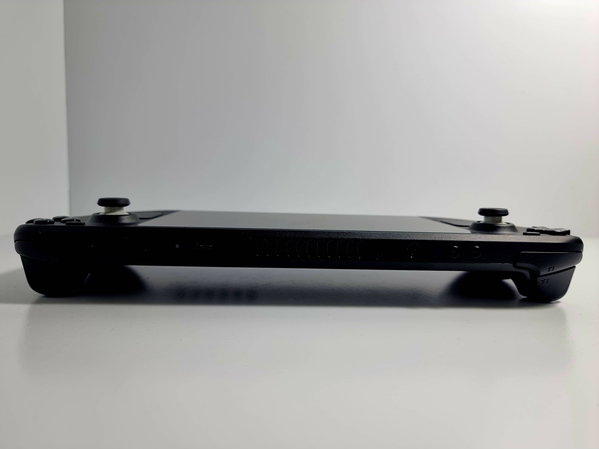 Портативная игровая приставка Steam Deck 64Гб - Б/У (иногда зависает, появляется черный экран)