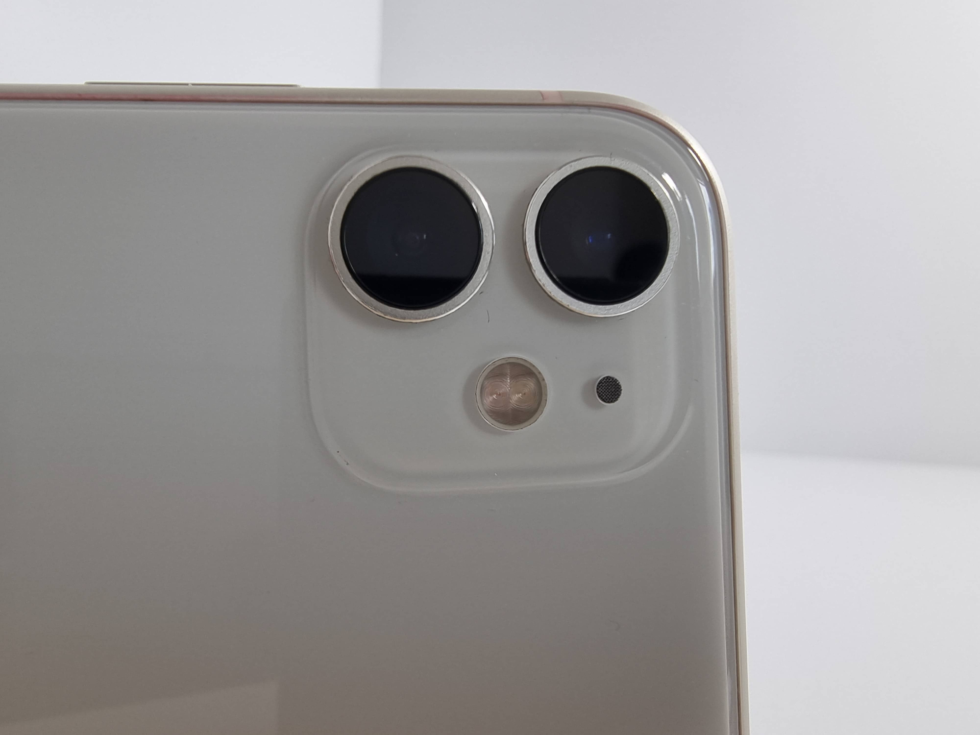 iPhone 11 128Гб Белый (72%) RU - Б/У . . +