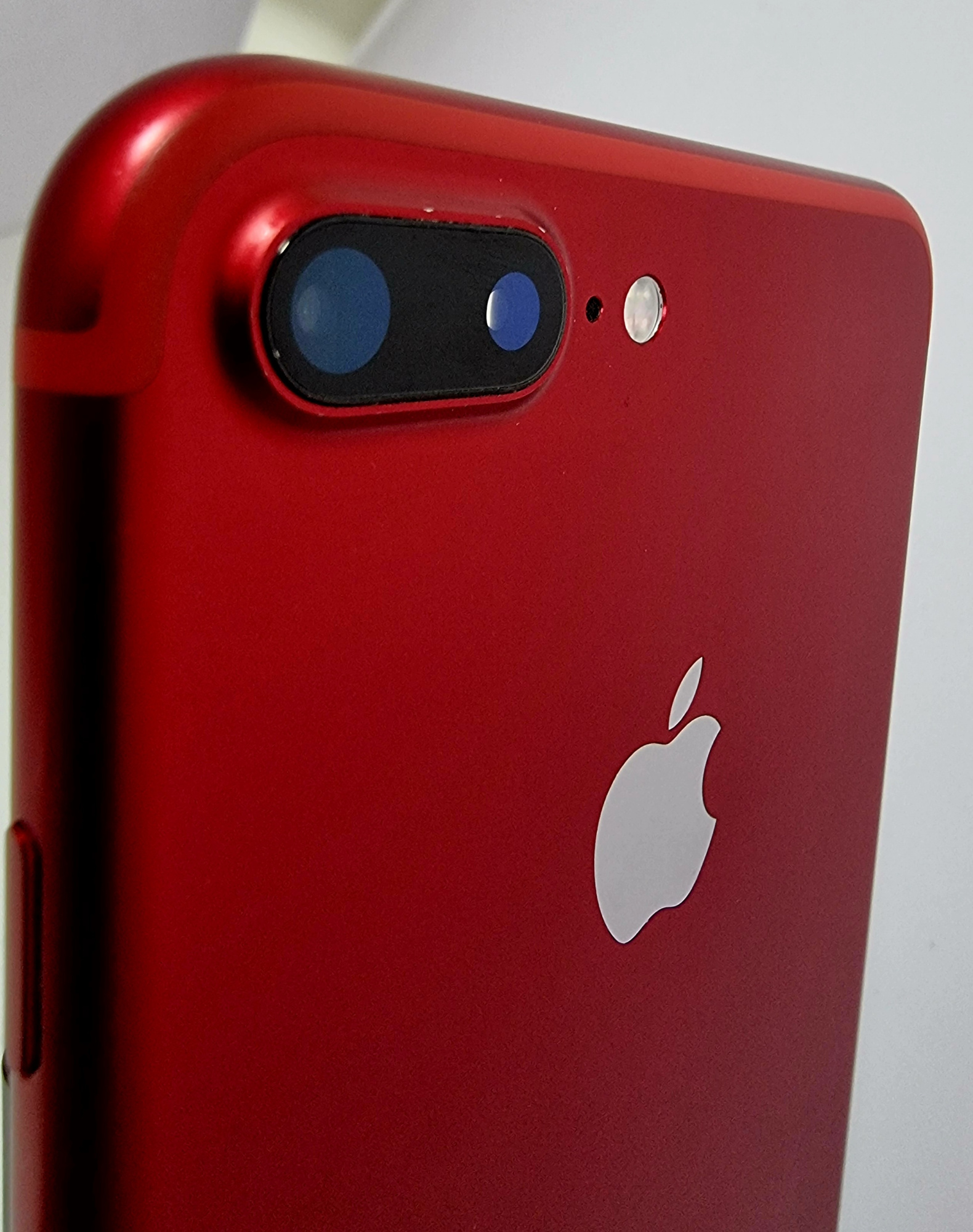 iPhone 7 Plus 128Гб Красный (62%) RU - БУ . . + +