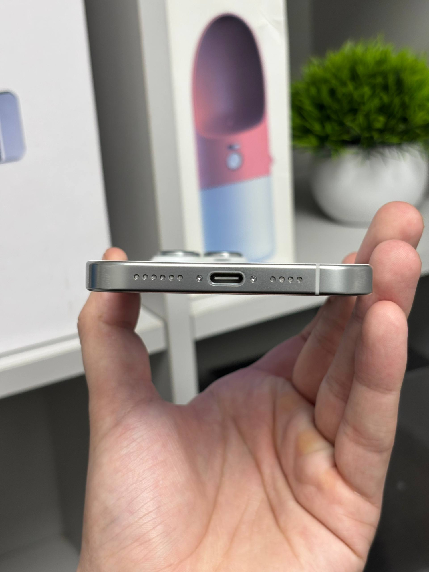 iPhone 16 Pro Max 512Гб, 1 sim + eSIM / 100%, Белый титан - Б/У . . .