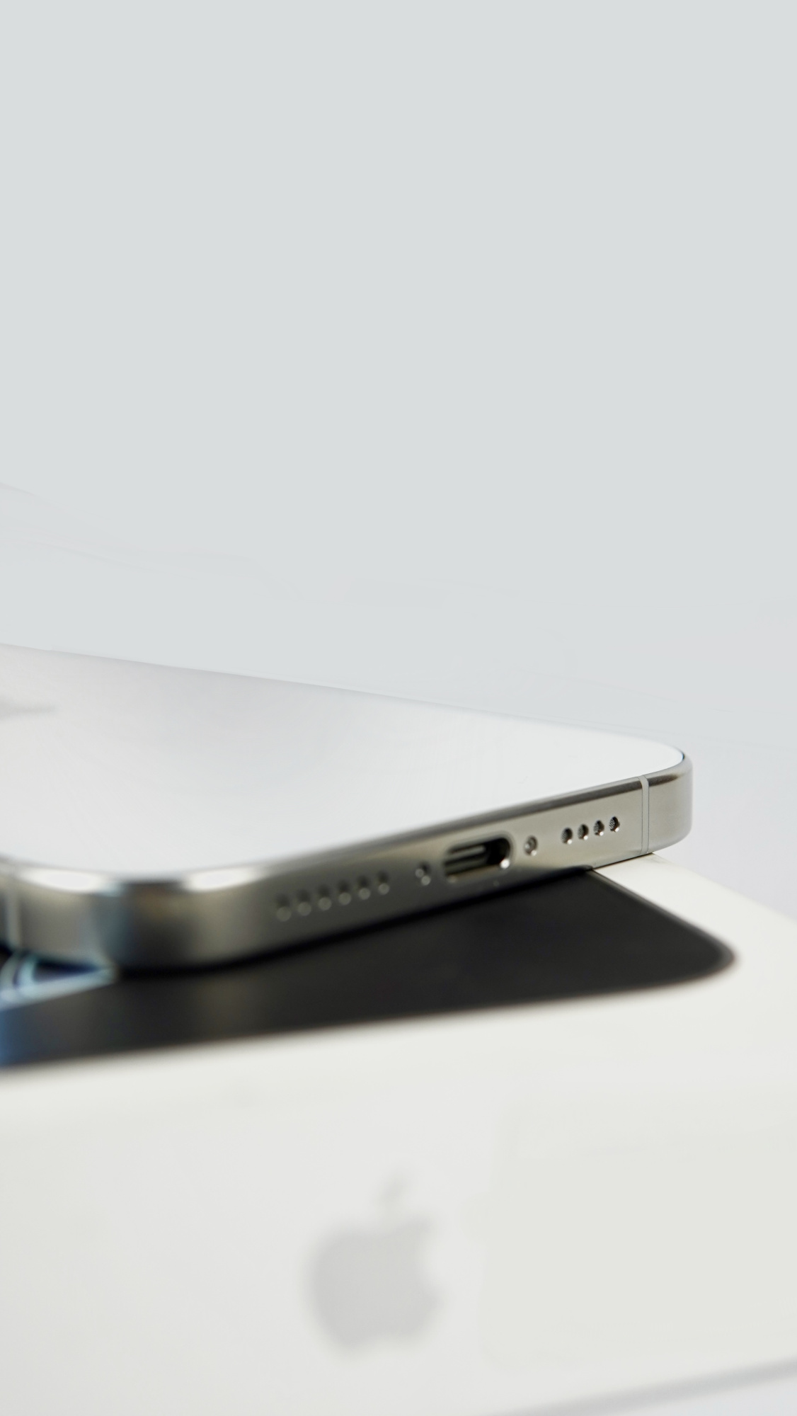 iPhone 16 Pro Max 1Тб, 1 sim + eSIM / 100%, Белый титан - Б/У . . .