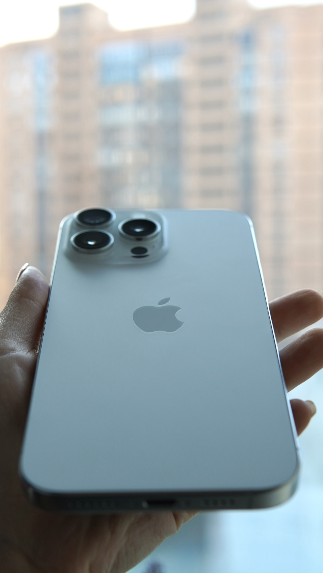 iPhone 16 Pro Max 256Гб, 100% / 2 sim, Белый титан - Б/У . . .