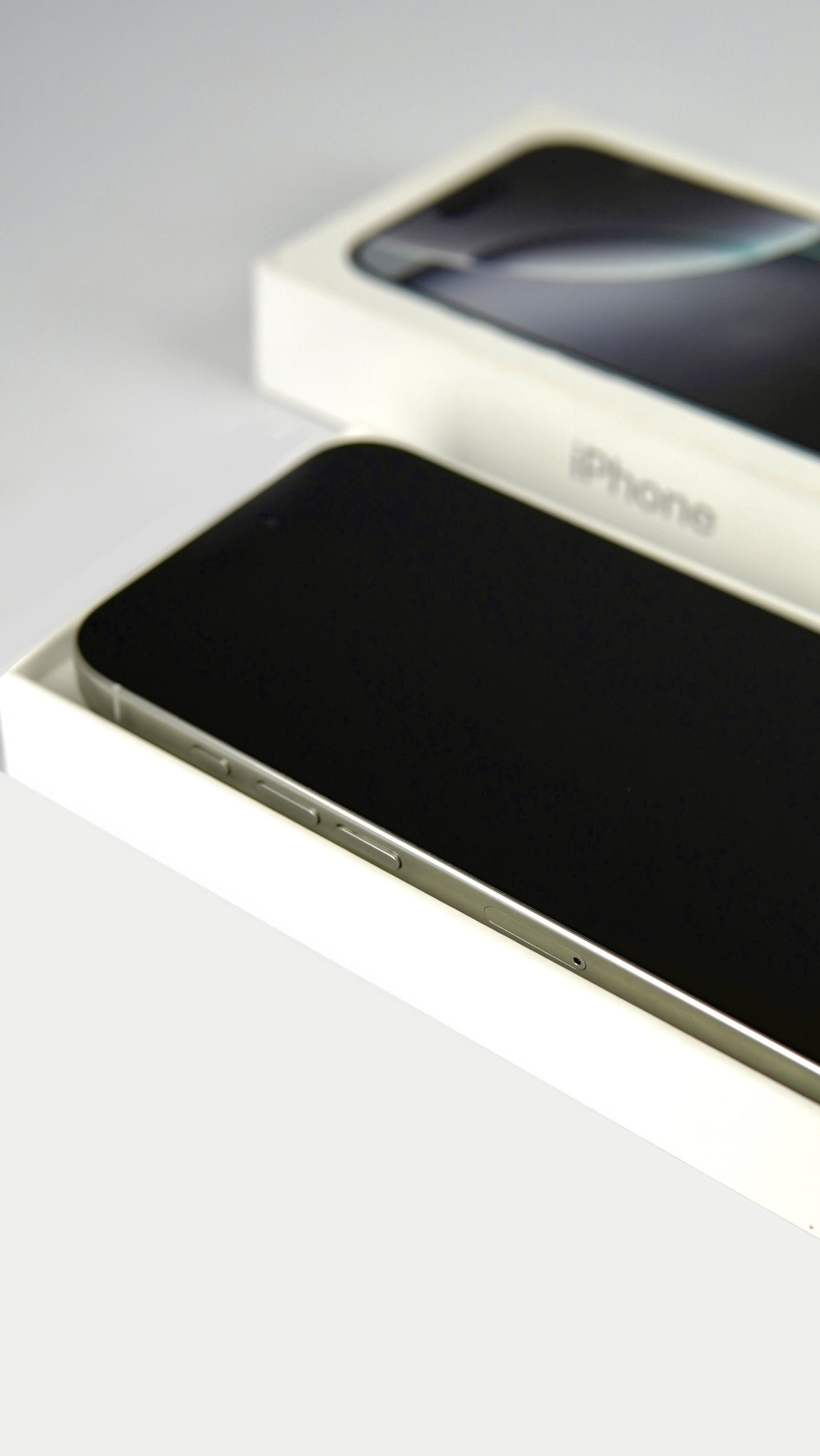 iPhone 16 Pro Max 1Тб, 1 sim + eSIM / 100%, Белый титан - Б/У . . .