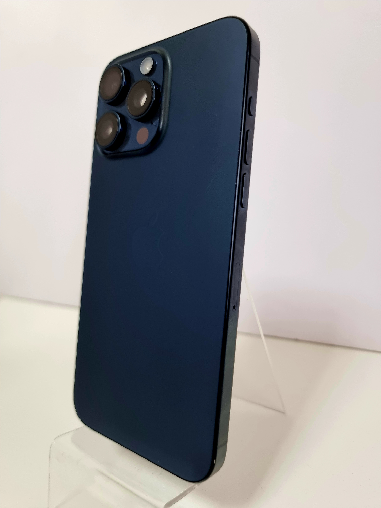 iPhone 15 Pro Max 512Гб Синий титан (1 sim + eSIM / 88% / Без коробки / Заменен дисплей / Не работает широкоугольная камера) - БУ . . + +