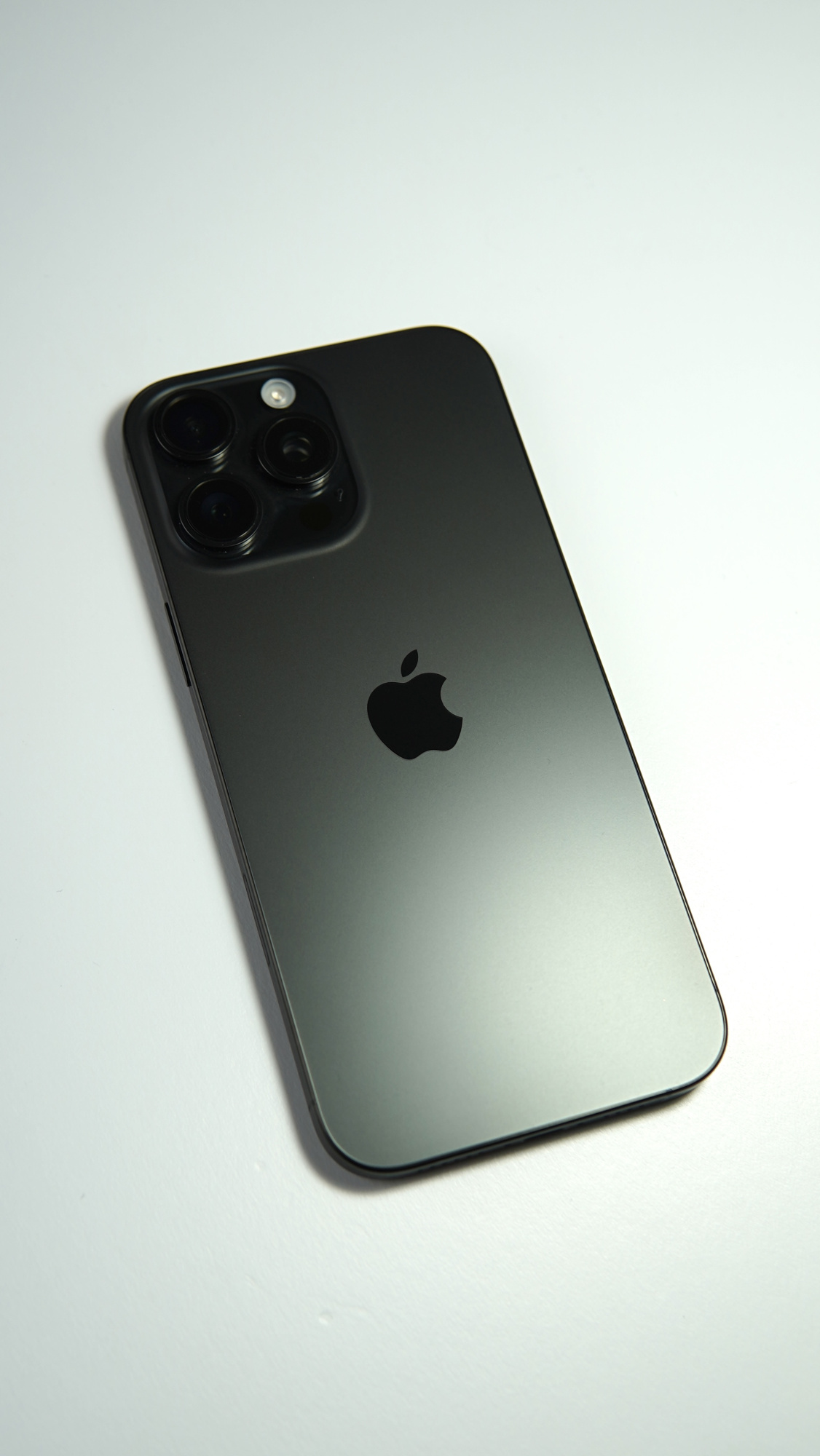 iPhone 16 Pro Max 256Гб, 1 sim + eSIM / 100%, Черный титан - БУ . . +