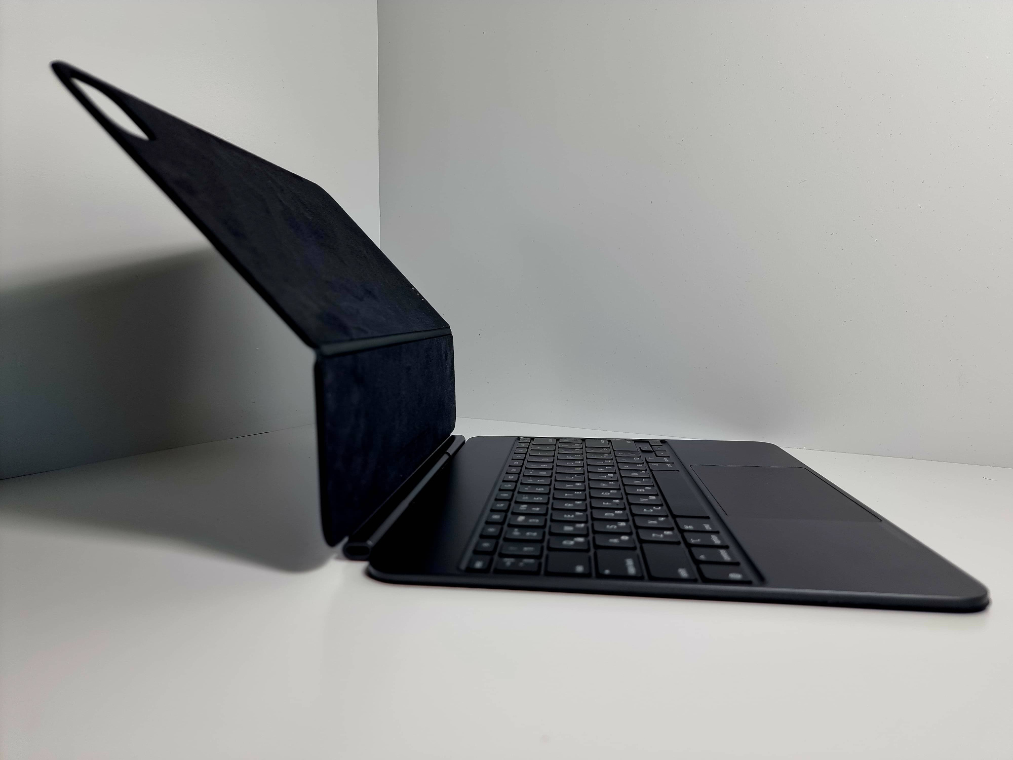 Чехол-клавиатура Apple Magic Keyboard для iPad Pro 13" M4, Черный - БУ