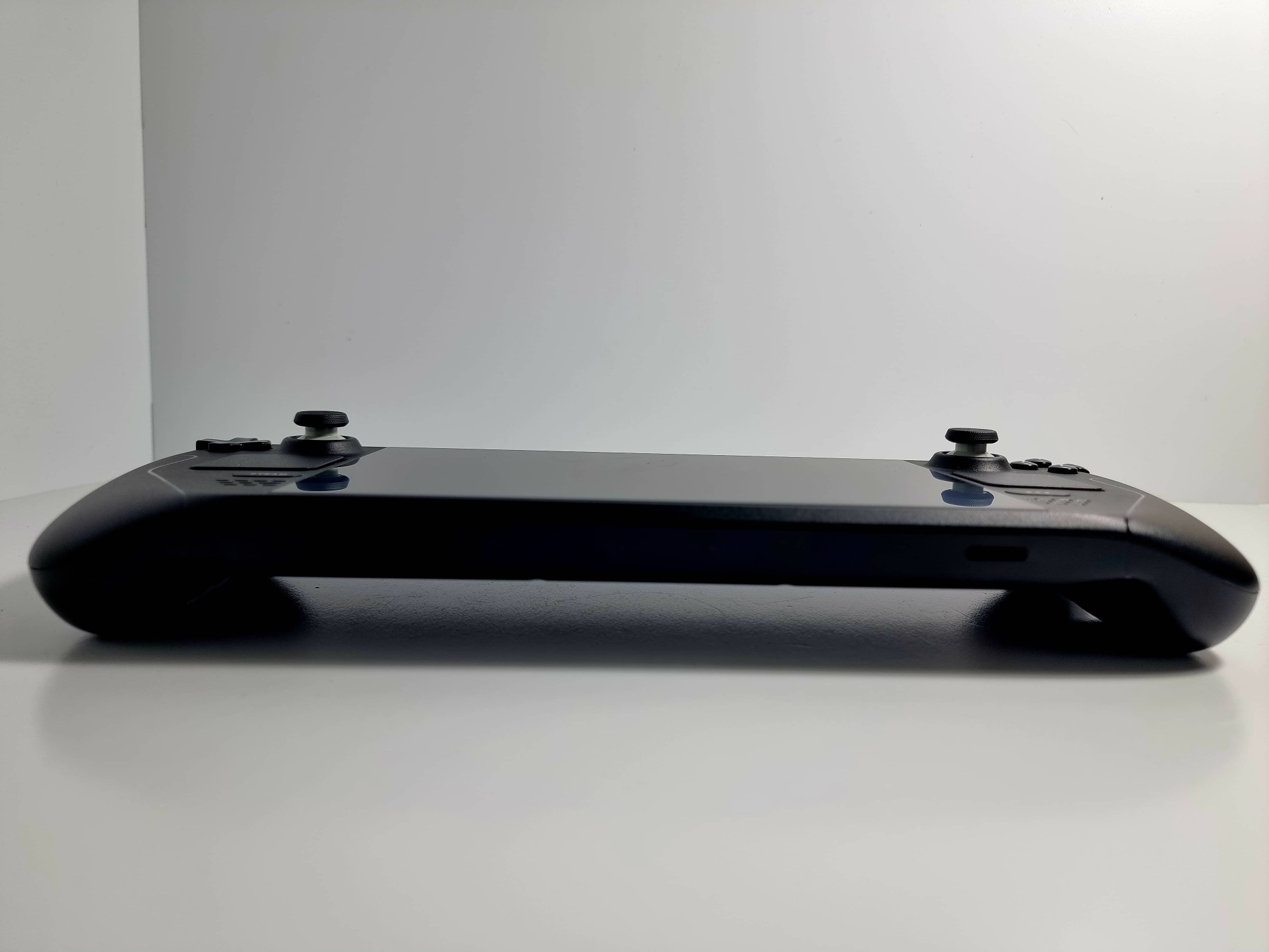 Портативная игровая приставка Steam Deck 64Гб - Б/У (иногда зависает, появляется черный экран)