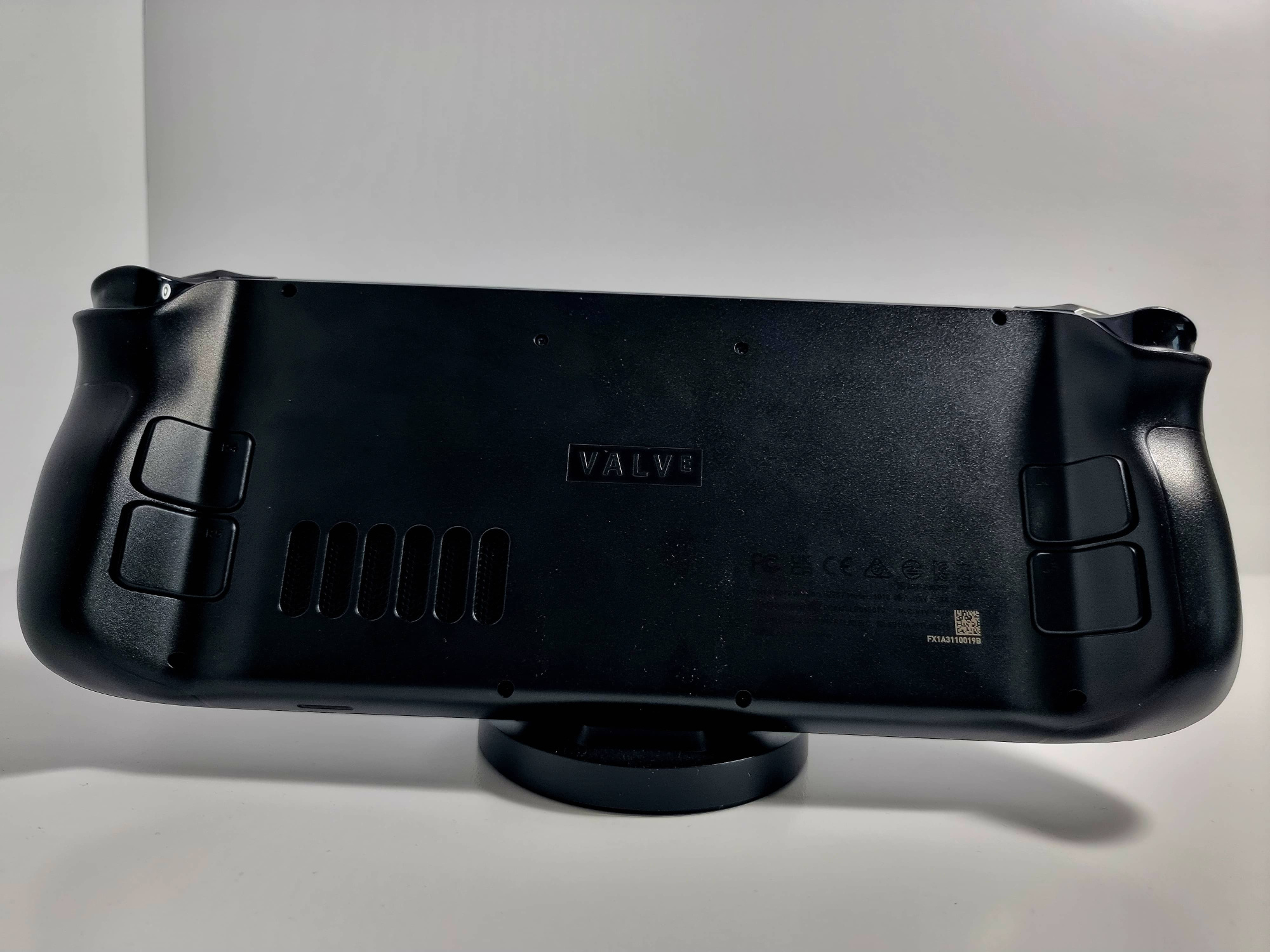 Портативная игровая приставка Steam Deck 64Гб - Б/У (иногда зависает, появляется черный экран)