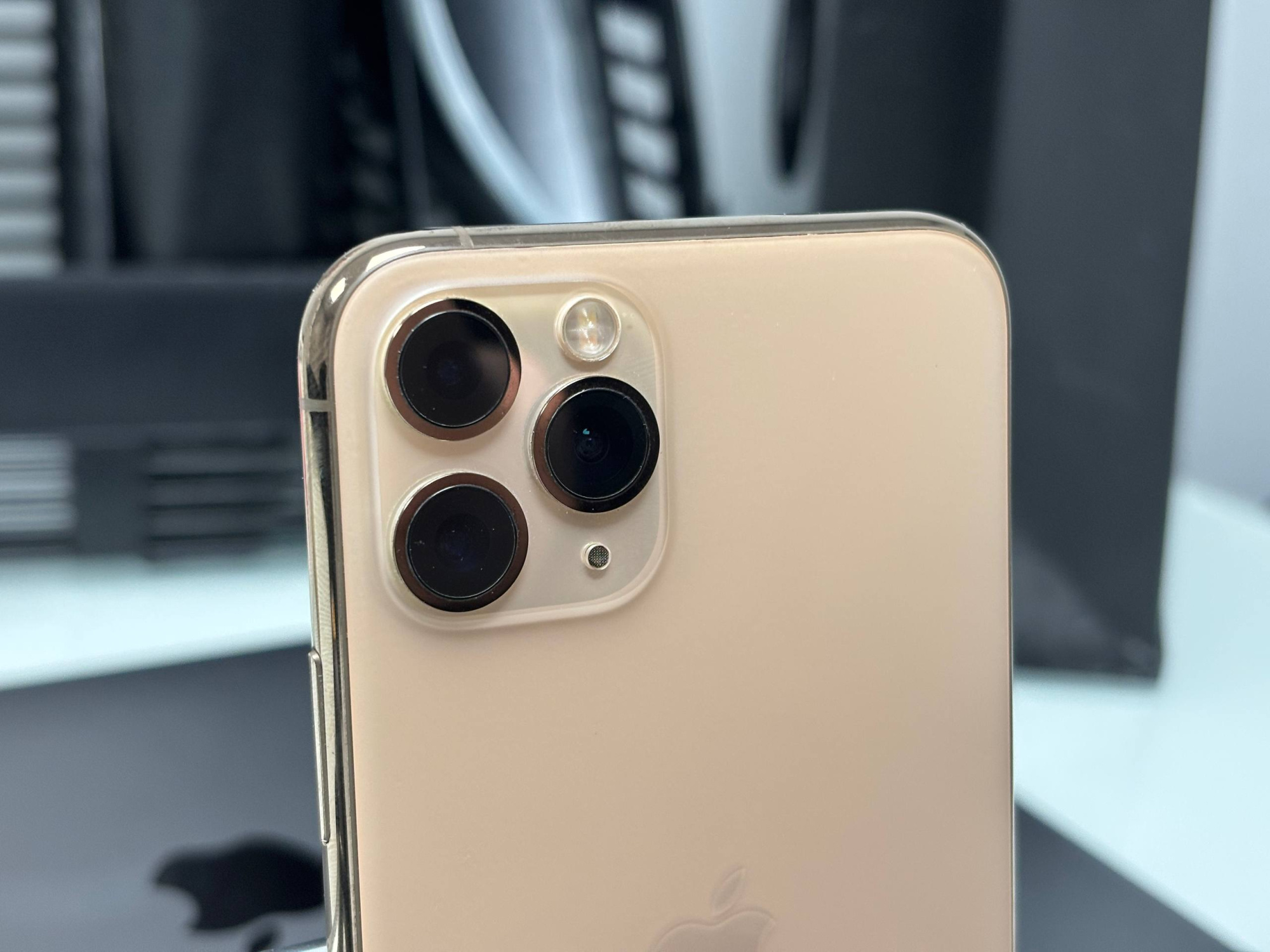iPhone 11 Pro 256ГБ Золотой (69% / Без коробки) - Б/У . . + +