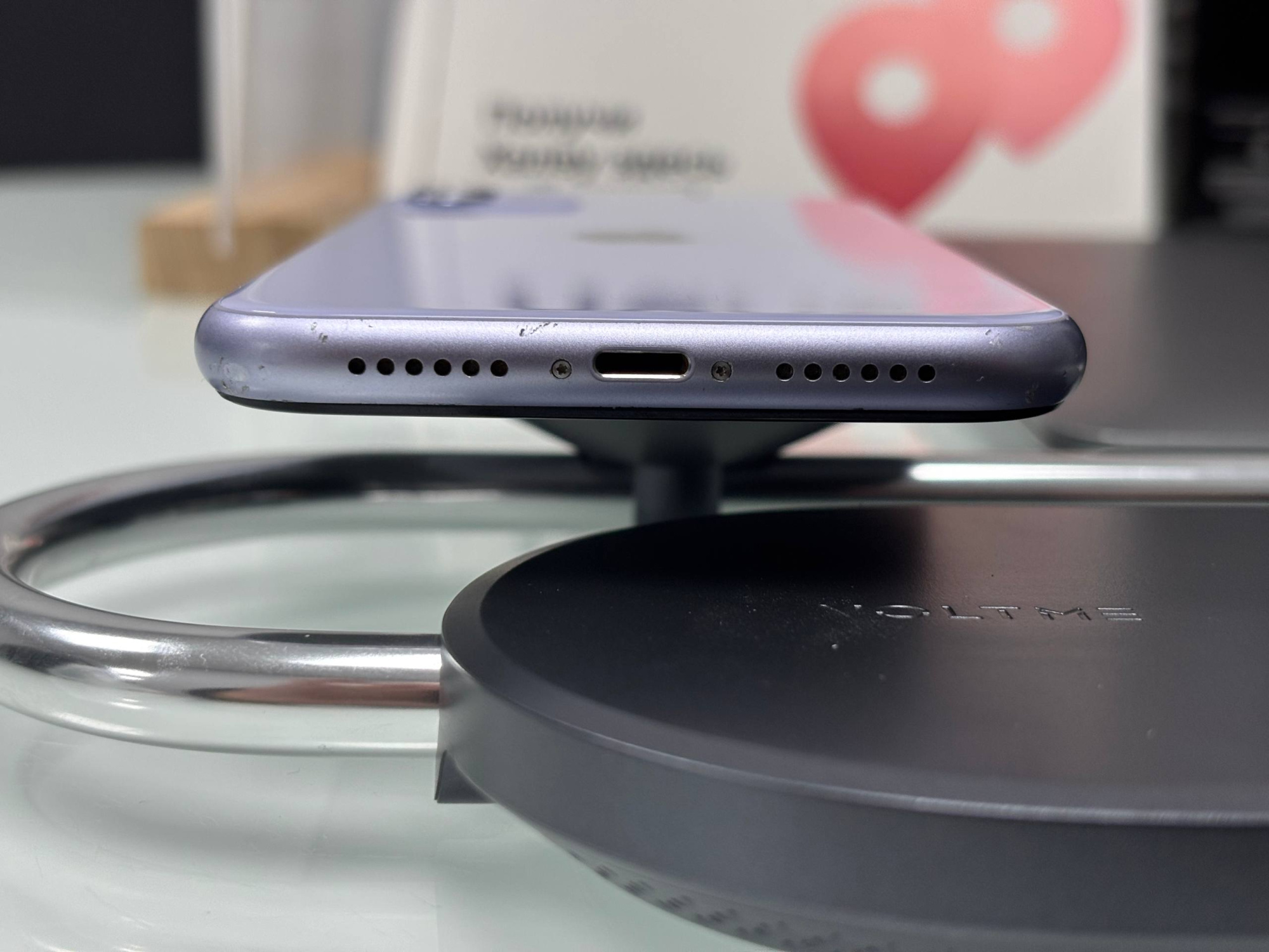 iPhone 11 64Гб, 73% / Без коробки / Заменён дисплей, Фиолетовый - Б/У . . +