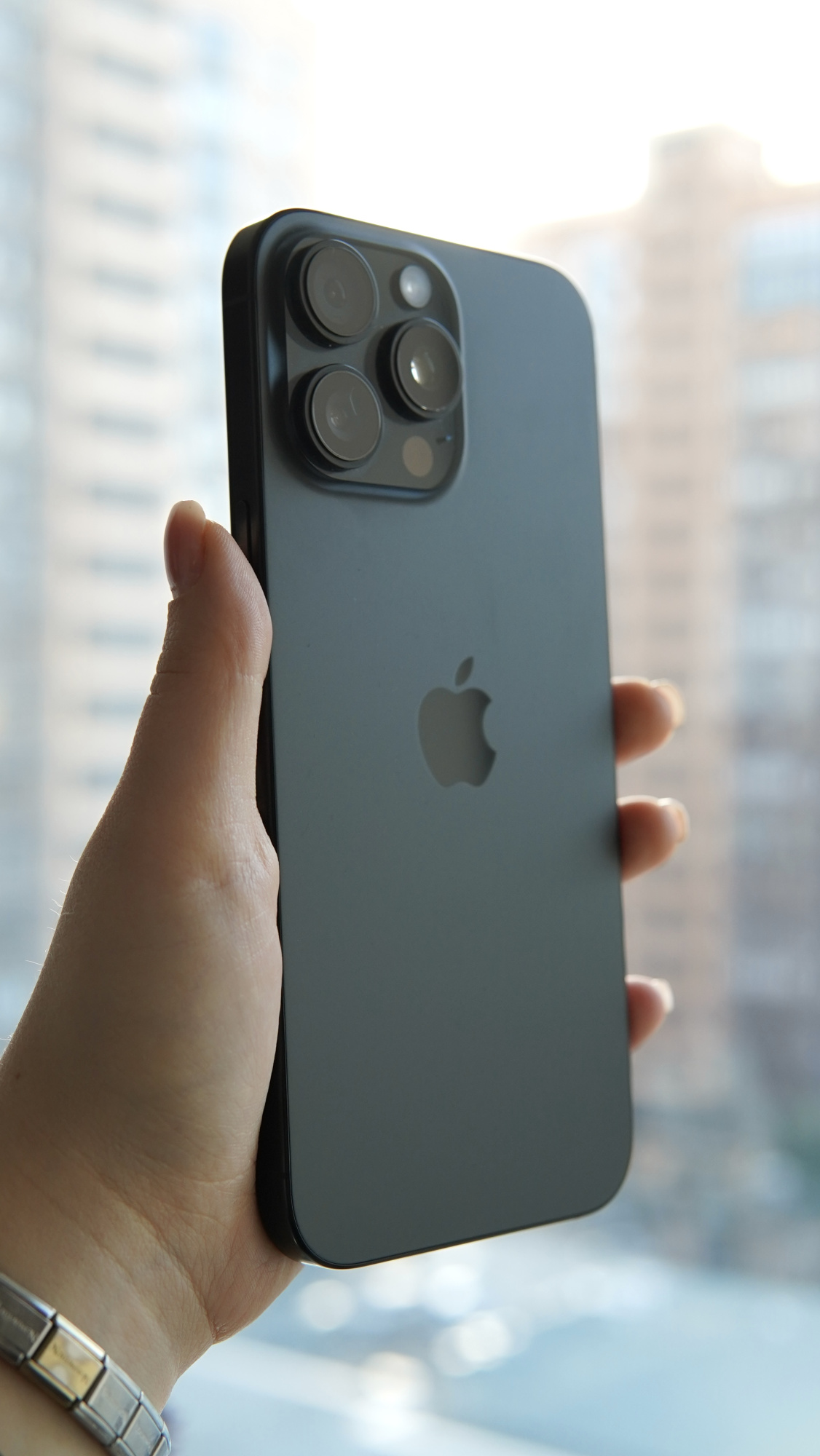 iPhone 16 Pro Max 256Гб, 1 sim + eSIM / 100%, Черный титан - БУ . . +