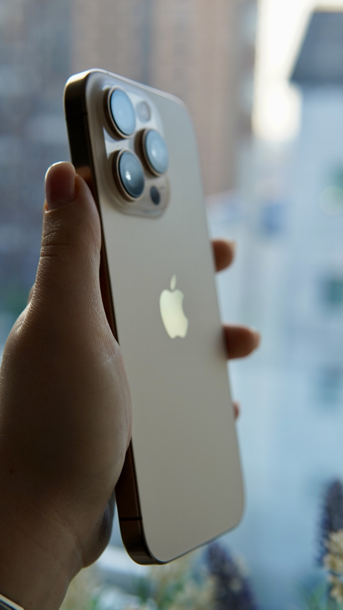 Смартфон Apple iPhone 16 Pro 128Гб, 1sim + eSIM / 98%, Пустынный титан - Б/У  . . .